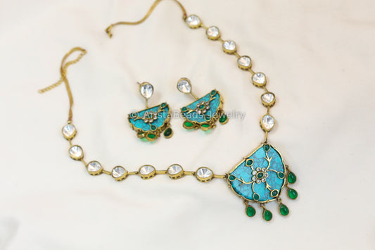 Antique Gold Uncut Polki Inlayed Kundan Necklace - Turquoise