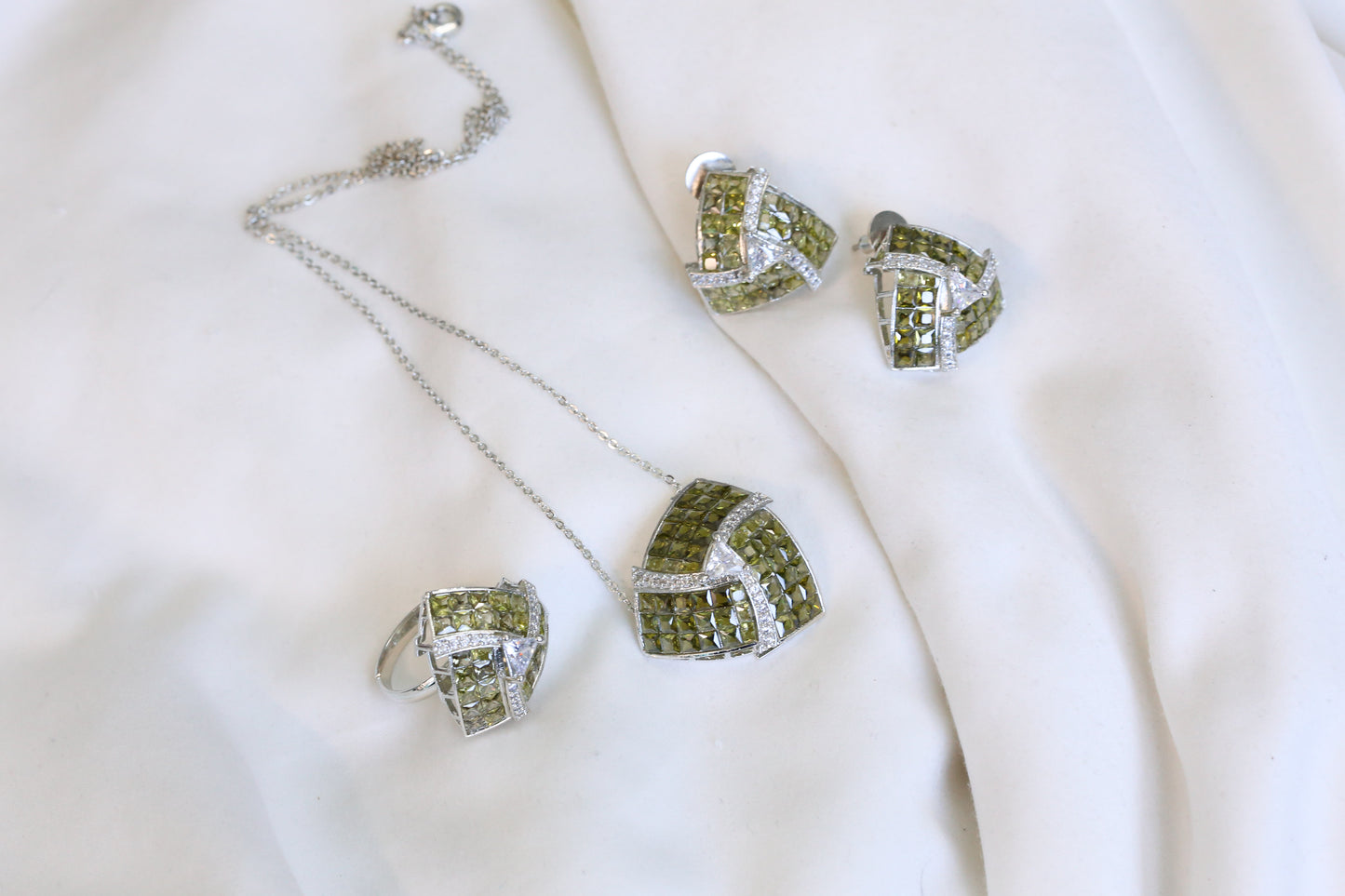 Invisible Stone Setting Necklace Set- Olive Green