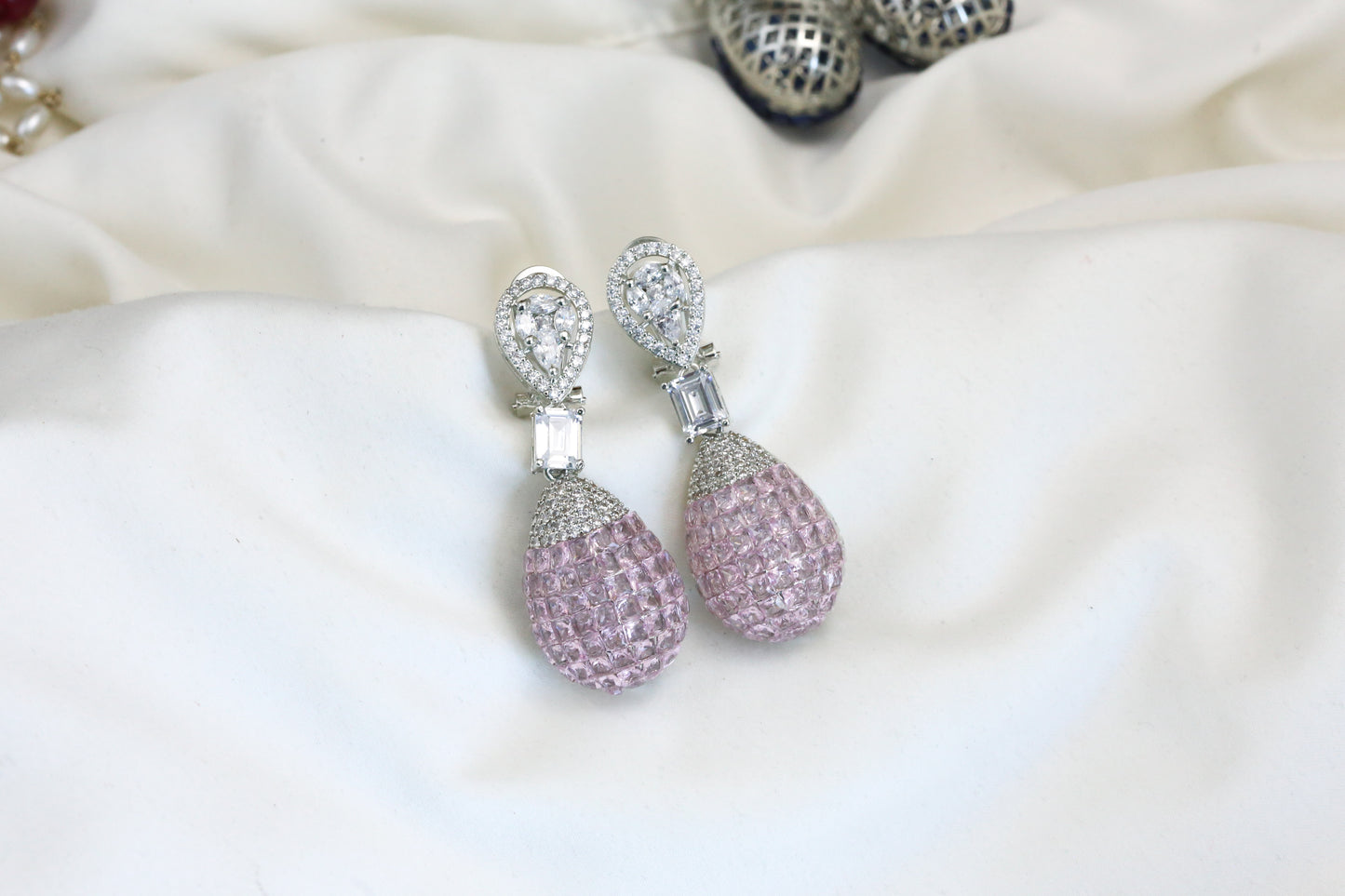 Short Invisible Settings Earrings -Blush Pink