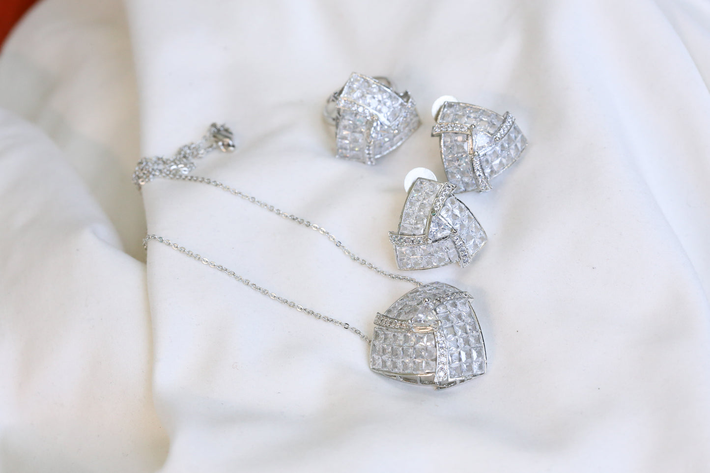 Invisible Stone Setting Necklace Set -Clear