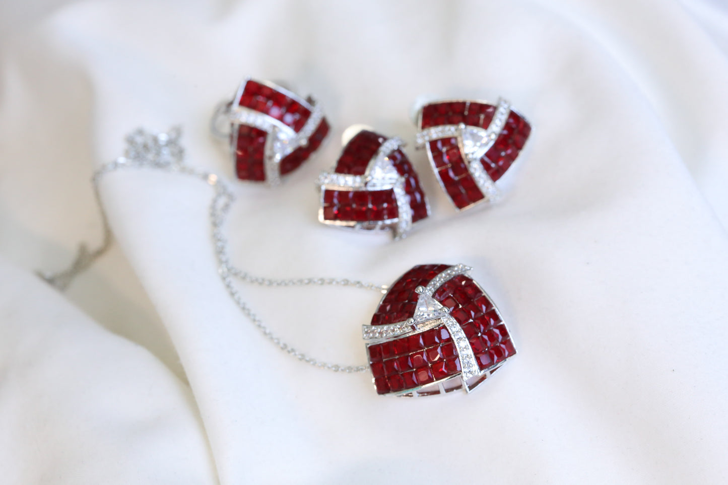 Invisible Stone Setting Necklace Set - Red