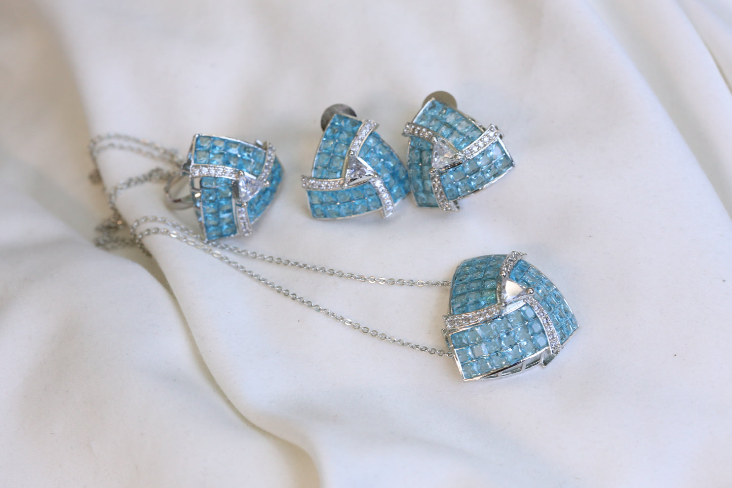 Invisible Stone Setting Necklace Set -Light Blue