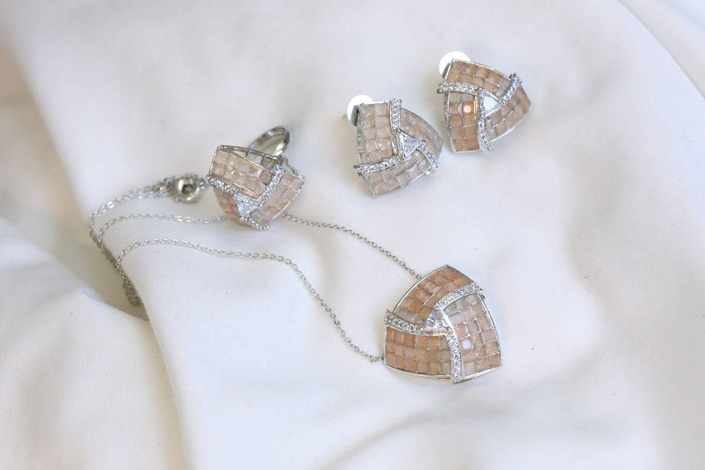 Invisible Stone Setting Necklace Set -Peach