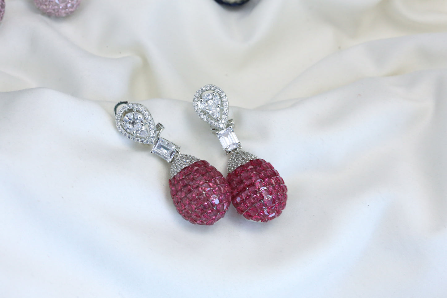 Short Invisible Settings Earrings -Pink