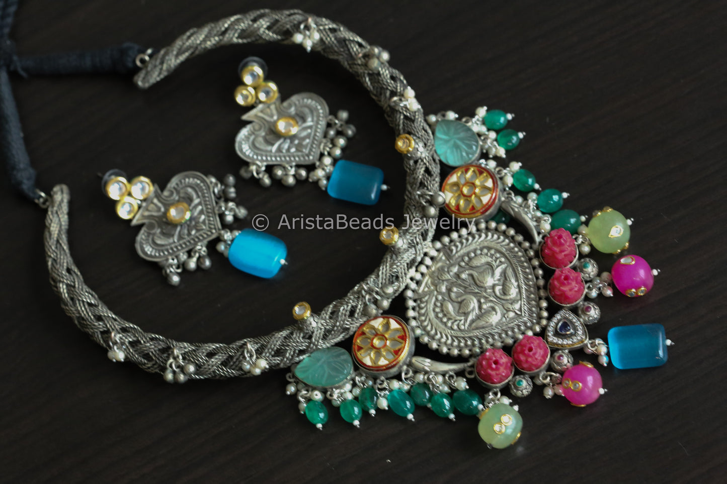 Silver Look Alike Unique Kundan Hasli Necklace Set