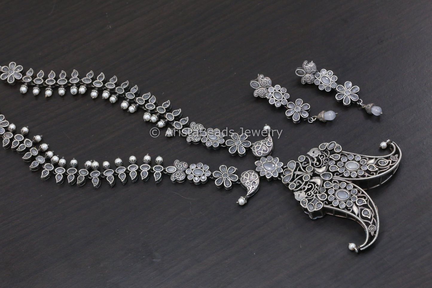 Gray AD Puligoru Claw Necklace Set
