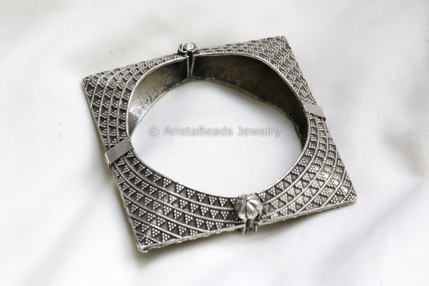 Square Silver Look Bangle(Screw System)